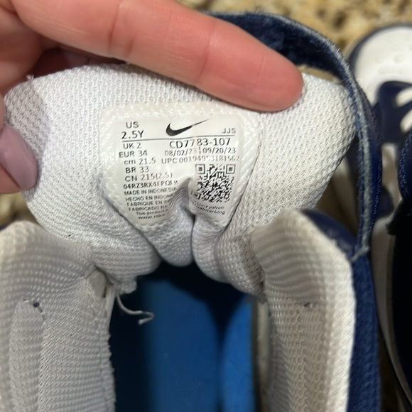 Boys Nike Shoes Size 2.5Y - Picture 6 of 6